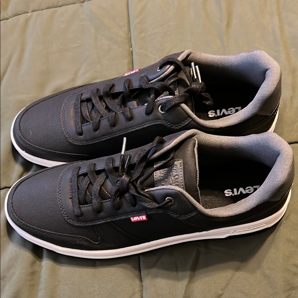 Levi's Black and Gray Sneakers Classic Low-Top Design